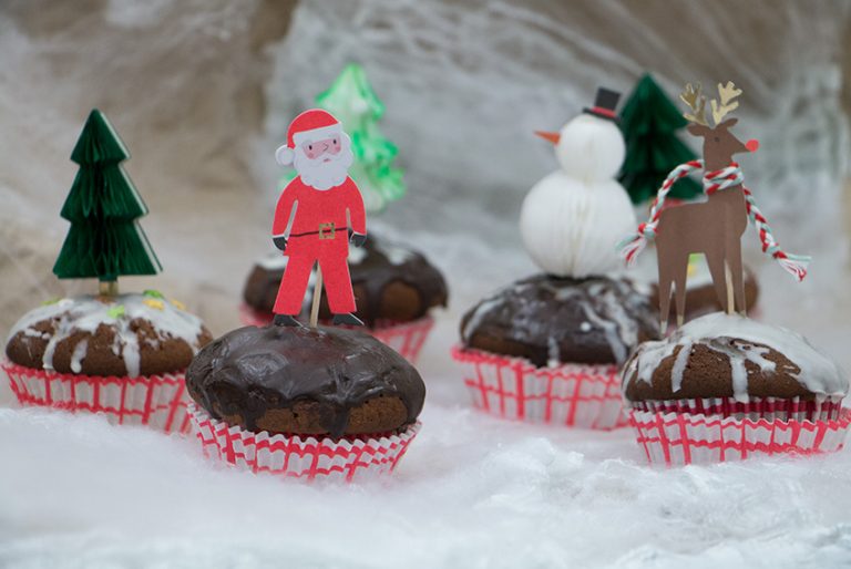 Weihnachtskekse und -muffins